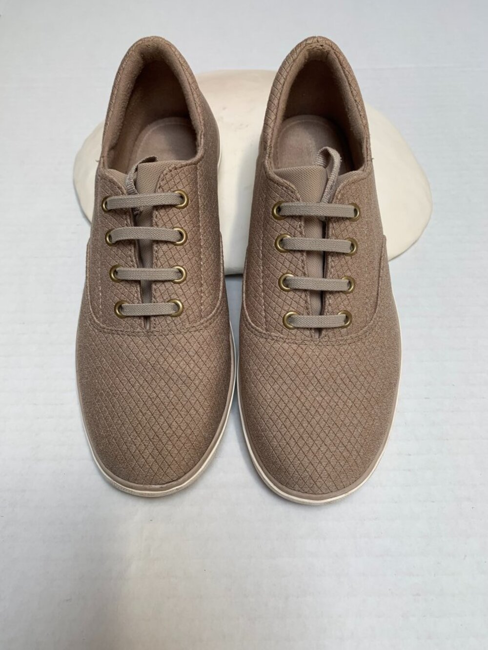 Grasshoppers/Keds Womans Size 7 Janey II Design Slip On Shoes Tan/Beige